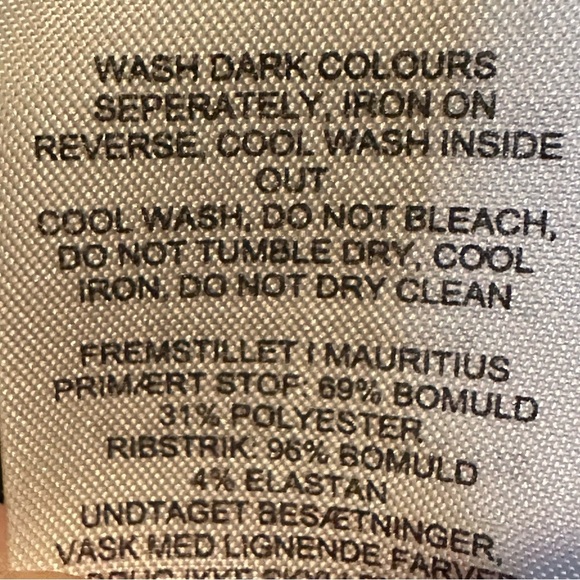 (Sold) Gymshark Cropped Pullover Hoodie-Black-Spellout Graphic-Small - Picture 13 of 13